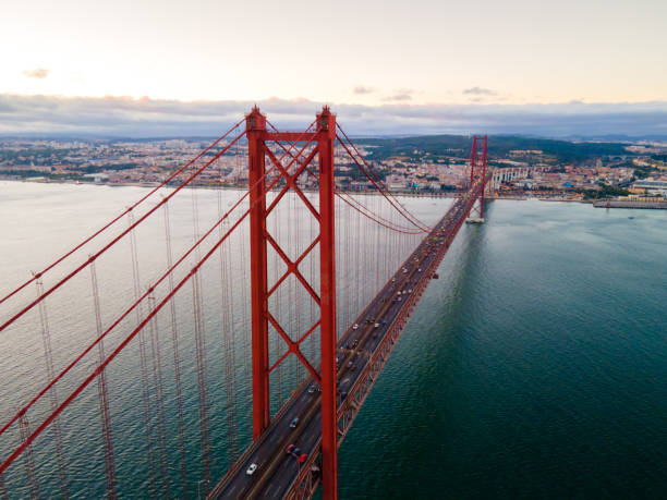 Lisbona vista del ponte sopra fiume Tagus
